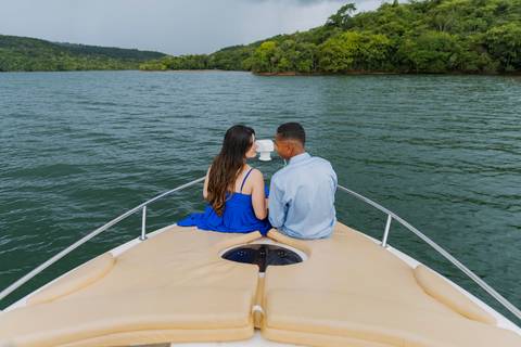 ensaio pre wedding, represa de Miranda, Uberlândia, Solarium Beach Bar, casamento, fotografia de casamento, noiva, noivo, momentos especiais, amor, natureza, cenário romântico, pôr do sol, água, casal, estilo, decoração, fotos ao ar livre, charme, beleza,'