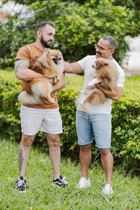 ensaio pré-wedding, João Paulo e Gilberto, casamento homoafetivo, fotos de casal, ensaio em Patrocínio-MG, amor e cumplicidade, fotografia romântica, pré-casamento, ensaio ao ar livre, cenário natural, fotos autênticas, conexão e emoção, ensaio LGBTQIA+, '