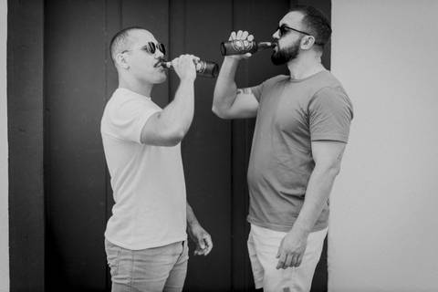 ensaio pré-wedding, João Paulo e Gilberto, casamento homoafetivo, fotos de casal, ensaio em Patrocínio-MG, amor e cumplicidade, fotografia romântica, pré-casamento, ensaio ao ar livre, cenário natural, fotos autênticas, conexão e emoção, ensaio LGBTQIA+, '