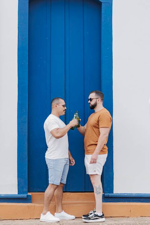 ensaio pré-wedding, João Paulo e Gilberto, casamento homoafetivo, fotos de casal, ensaio em Patrocínio-MG, amor e cumplicidade, fotografia romântica, pré-casamento, ensaio ao ar livre, cenário natural, fotos autênticas, conexão e emoção, ensaio LGBTQIA+, '