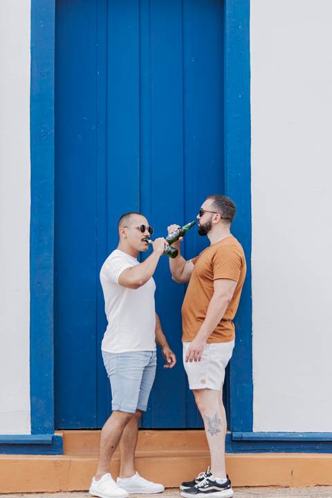 ensaio pré-wedding, João Paulo e Gilberto, casamento homoafetivo, fotos de casal, ensaio em Patrocínio-MG, amor e cumplicidade, fotografia romântica, pré-casamento, ensaio ao ar livre, cenário natural, fotos autênticas, conexão e emoção, ensaio LGBTQIA+, '