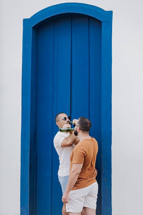 ensaio pré-wedding, João Paulo e Gilberto, casamento homoafetivo, fotos de casal, ensaio em Patrocínio-MG, amor e cumplicidade, fotografia romântica, pré-casamento, ensaio ao ar livre, cenário natural, fotos autênticas, conexão e emoção, ensaio LGBTQIA+, '