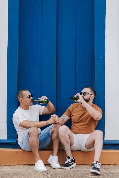 ensaio pré-wedding, João Paulo e Gilberto, casamento homoafetivo, fotos de casal, ensaio em Patrocínio-MG, amor e cumplicidade, fotografia romântica, pré-casamento, ensaio ao ar livre, cenário natural, fotos autênticas, conexão e emoção, ensaio LGBTQIA+, '