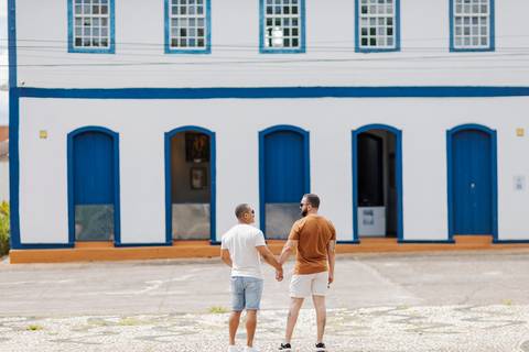 ensaio pré-wedding, João Paulo e Gilberto, casamento homoafetivo, fotos de casal, ensaio em Patrocínio-MG, amor e cumplicidade, fotografia romântica, pré-casamento, ensaio ao ar livre, cenário natural, fotos autênticas, conexão e emoção, ensaio LGBTQIA+, '