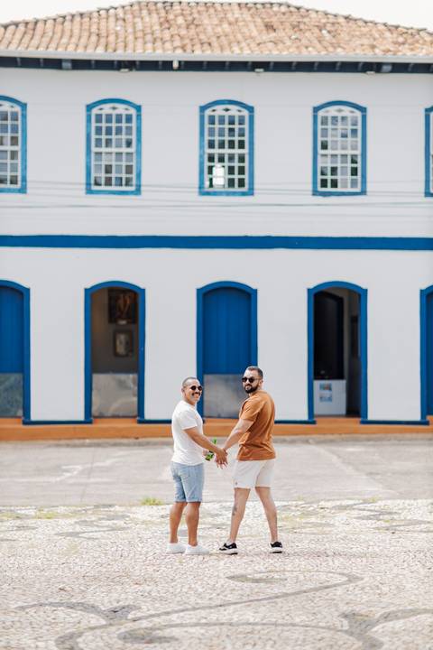 ensaio pré-wedding, João Paulo e Gilberto, casamento homoafetivo, fotos de casal, ensaio em Patrocínio-MG, amor e cumplicidade, fotografia romântica, pré-casamento, ensaio ao ar livre, cenário natural, fotos autênticas, conexão e emoção, ensaio LGBTQIA+, '