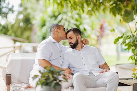 ensaio pré-wedding, João Paulo e Gilberto, casamento homoafetivo, fotos de casal, ensaio em Patrocínio-MG, amor e cumplicidade, fotografia romântica, pré-casamento, ensaio ao ar livre, cenário natural, fotos autênticas, conexão e emoção, ensaio LGBTQIA+, '