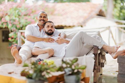 ensaio pré-wedding, João Paulo e Gilberto, casamento homoafetivo, fotos de casal, ensaio em Patrocínio-MG, amor e cumplicidade, fotografia romântica, pré-casamento, ensaio ao ar livre, cenário natural, fotos autênticas, conexão e emoção, ensaio LGBTQIA+, '