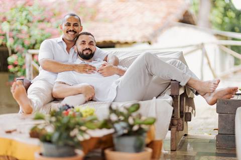 ensaio pré-wedding, João Paulo e Gilberto, casamento homoafetivo, fotos de casal, ensaio em Patrocínio-MG, amor e cumplicidade, fotografia romântica, pré-casamento, ensaio ao ar livre, cenário natural, fotos autênticas, conexão e emoção, ensaio LGBTQIA+, '