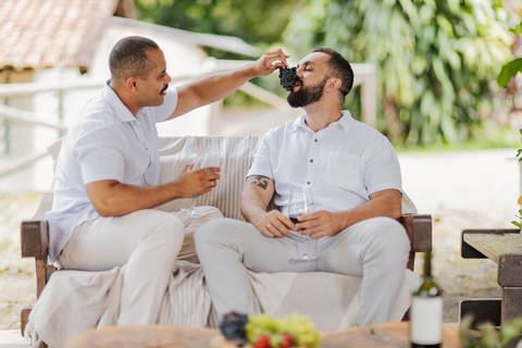 pré-wedding Patrocínio-MG, ensaio de casal, fotos pré-casamento, ensaio romântico, casal apaixonado, fotografia de amor, ensaio LGBTQIA+, momentos especiais, conexão verdadeira, ensaio rústico, casamento igualitário, fotografia espontânea, romance em imag'