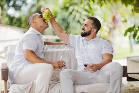 pré-wedding Patrocínio-MG, ensaio de casal, fotos pré-casamento, ensaio romântico, casal apaixonado, fotografia de amor, ensaio LGBTQIA+, momentos especiais, conexão verdadeira, ensaio rústico, casamento igualitário, fotografia espontânea, romance em imag'