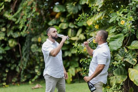 casamento homoafetivo, pré-wedding LGBTQIA+, ensaio de casal LGBTQIA+, amor sem rótulos, casamento igualitário, fotos de amor autêntico, ensaio gay, fotografia homoafetiva, celebração do amor, casal apaixonado, fotos românticas LGBTQIA+, união e cumplicid'