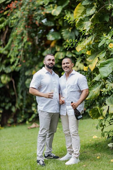 casamento homoafetivo, pré-wedding LGBTQIA+, ensaio de casal LGBTQIA+, amor sem rótulos, casamento igualitário, fotos de amor autêntico, ensaio gay, fotografia homoafetiva, celebração do amor, casal apaixonado, fotos românticas LGBTQIA+, união e cumplicid'
