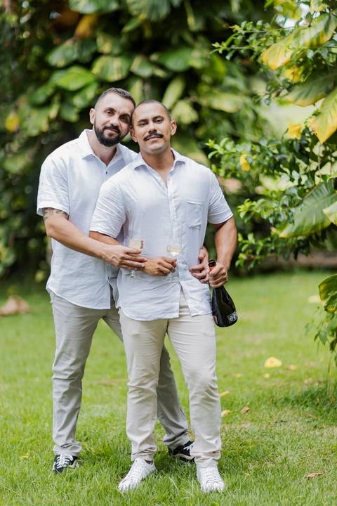 casamento homoafetivo, pré-wedding LGBTQIA+, ensaio de casal LGBTQIA+, amor sem rótulos, casamento igualitário, fotos de amor autêntico, ensaio gay, fotografia homoafetiva, celebração do amor, casal apaixonado, fotos românticas LGBTQIA+, união e cumplicid'