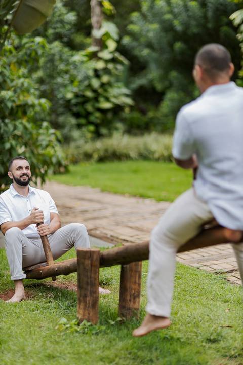 ensaio pré-wedding homoafetivo,casal LGBTQIA+ Patrocínio,fotos pré-casamento,casamento igualitário,amor sem rótulos,ensaio romântico LGBTQIA+,fotografia de casal homoafetivo,conexão e cumplicidade,fotos espontâneas,pré-wedding Minas Gerais,ensaio de amor '