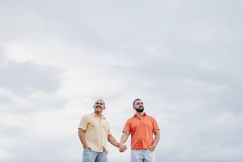 ensaio pré-wedding homoafetivo,casal LGBTQIA+ Patrocínio,fotos pré-casamento,casamento igualitário,amor sem rótulos,ensaio romântico LGBTQIA+,fotografia de casal homoafetivo,conexão e cumplicidade,fotos espontâneas,pré-wedding Minas Gerais,ensaio de amor '