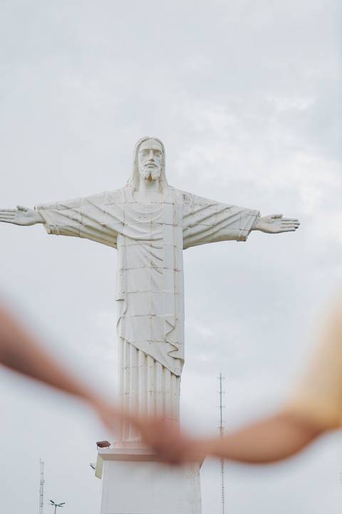 ensaio pré-wedding homoafetivo,casal LGBTQIA+ Patrocínio,fotos pré-casamento,casamento igualitário,amor sem rótulos,ensaio romântico LGBTQIA+,fotografia de casal homoafetivo,conexão e cumplicidade,fotos espontâneas,pré-wedding Minas Gerais,ensaio de amor '