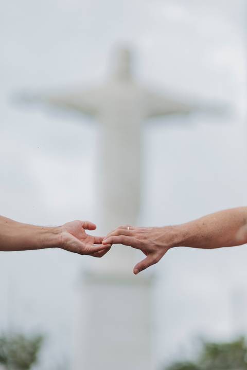 ensaio pré-wedding homoafetivo,casal LGBTQIA+ Patrocínio,fotos pré-casamento,casamento igualitário,amor sem rótulos,ensaio romântico LGBTQIA+,fotografia de casal homoafetivo,conexão e cumplicidade,fotos espontâneas,pré-wedding Minas Gerais,ensaio de amor '