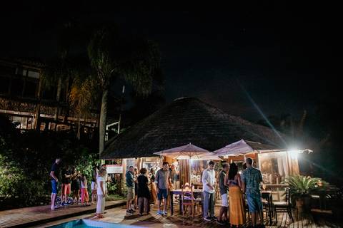 festa de casamento a noite na praia'