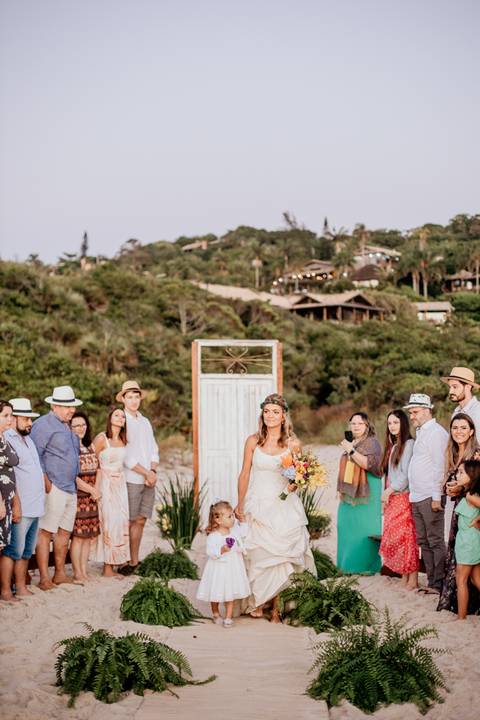 entrada da noiva casamento na praia'