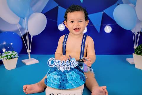 smash the cake, smash cake, cake smash, ensaio de um aninho, primeiro aninho, ensaio de aniversário, ensaio infantil, ensaio de bebê, fotografia infantil, acompanhamento mensal, festa infantil, daniele vidal fotografia, ensaio fotografico, bebê com o bolo'