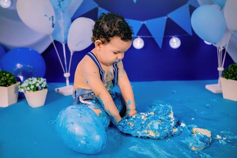 smash the cake, smash cake, cake smash, ensaio de um aninho, primeiro aninho, ensaio de aniversário, ensaio infantil, ensaio de bebê, fotografia infantil, acompanhamento mensal, festa infantil, daniele vidal fotografia, ensaio fotografico, bebê com o bolo'