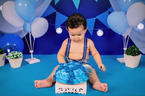 smash the cake, smash cake, cake smash, ensaio de um aninho, primeiro aninho, ensaio de aniversário, ensaio infantil, ensaio de bebê, fotografia infantil, acompanhamento mensal, festa infantil, daniele vidal fotografia, ensaio fotografico, bebê com o bolo'