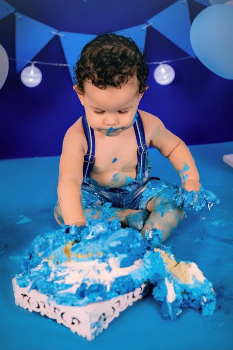 smash the cake, smash cake, cake smash, ensaio de um aninho, primeiro aninho, ensaio de aniversário, ensaio infantil, ensaio de bebê, fotografia infantil, acompanhamento mensal, festa infantil, daniele vidal fotografia, ensaio fotografico, bebê com o bolo'