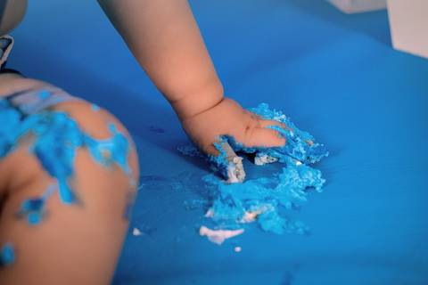 smash the cake, smash cake, cake smash, ensaio de um aninho, primeiro aninho, ensaio de aniversário, ensaio infantil, ensaio de bebê, fotografia infantil, acompanhamento mensal, festa infantil, daniele vidal fotografia, ensaio fotografico, bebê com o bolo'