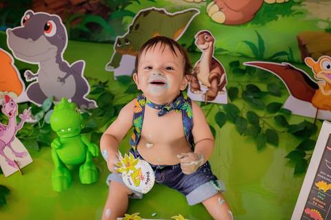 smash the cake, smash cake, cake smash, ensaio de um aninho, primeiro aninho, ensaio de aniversário, ensaio infantil, ensaio de bebê, fotografia infantil, acompanhamento mensal, festa infantil, daniele vidal fotografia, ensaio fotografico, bebê com o bolo'