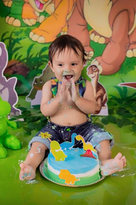 smash the cake, smash cake, cake smash, ensaio de um aninho, primeiro aninho, ensaio de aniversário, ensaio infantil, ensaio de bebê, fotografia infantil, acompanhamento mensal, festa infantil, daniele vidal fotografia, ensaio fotografico, bebê com o bolo'