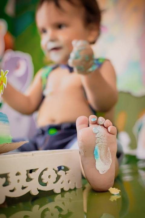 smash the cake, smash cake, cake smash, ensaio de um aninho, primeiro aninho, ensaio de aniversário, ensaio infantil, ensaio de bebê, fotografia infantil, acompanhamento mensal, festa infantil, daniele vidal fotografia, ensaio fotografico, bebê com o bolo'