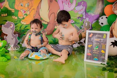 smash the cake, smash cake, cake smash, ensaio de um aninho, primeiro aninho, ensaio de aniversário, ensaio infantil, ensaio de bebê, fotografia infantil, acompanhamento mensal, festa infantil, daniele vidal fotografia, ensaio fotografico, bebê com o bolo'