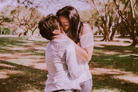 Ensaio fotográfico. Ensaio casal. Ensaio casal gay. Ensaio masculino. Ensaio lgbt. LGBT. Ensaio homossexual. Ensaio romântico. Ensaio externo. Book fotográfico. LGBTQI+. Daniele Vidal Fotografia. Casamento. Noivado. Namoro. Pré wedding. Pré casamento.'