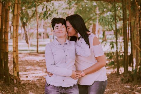 Ensaio fotográfico. Ensaio casal. Ensaio casal gay. Ensaio masculino. Ensaio lgbt. LGBT. Ensaio homossexual. Ensaio romântico. Ensaio externo. Book fotográfico. LGBTQI+. Daniele Vidal Fotografia. Casamento. Noivado. Namoro. Pré wedding. Pré casamento.'