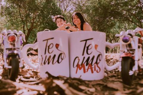 Ensaio fotográfico. Ensaio casal. Ensaio casal gay. Ensaio masculino. Ensaio lgbt. LGBT. Ensaio homossexual. Ensaio romântico. Ensaio externo. Book fotográfico. LGBTQI+. Daniele Vidal Fotografia. Casamento. Noivado. Namoro. Pré wedding. Pré casamento.'