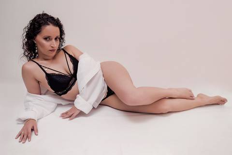 Ensaio fotográfico. Ensaio faminino. Ensaio sensual. Ensaio boudoir. Ensaio de lingerie. Ensaio em casa. Ensaio romântico. Ensaio para noivas. Book fotográfico. Presente da noiva. Daniele Vidal Fotografia. Casamento. Noivado. Pré wedding. Pré casamento.'