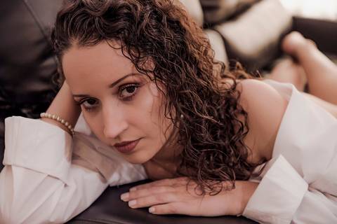 Ensaio fotográfico. Ensaio faminino. Ensaio sensual. Ensaio boudoir. Ensaio de lingerie. Ensaio em casa. Ensaio romântico. Ensaio para noivas. Book fotográfico. Presente da noiva. Daniele Vidal Fotografia. Casamento. Noivado. Pré wedding. Pré casamento.'