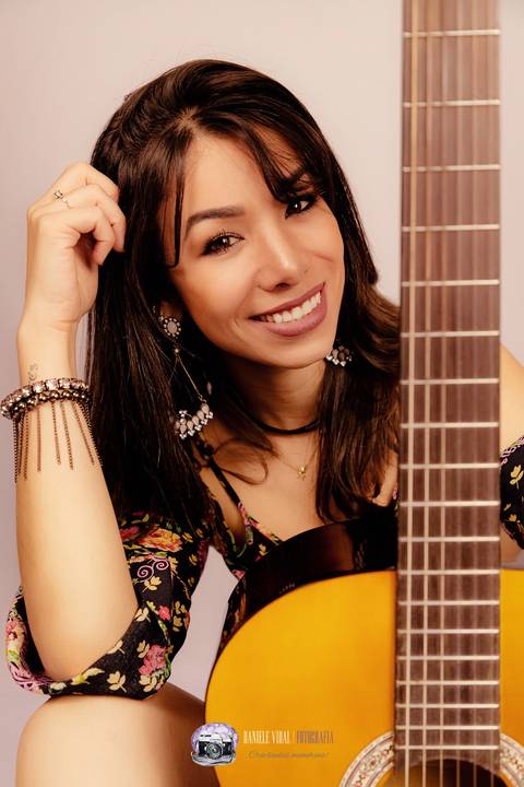 Ensaio fotográfico. Ensaio faminino. Ensaio violão. Ensaio para artistas. Ensaio para profissionais. Ensaio corporativo. Ensaio musical. Ensaio para musicos. Book fotográfico. Ensaio dj. Daniele Vidal Fotografia. ensaio de banda. Book feminino.'