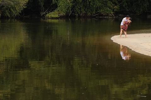 ensaio-pré-casamento-barra-do-una-ensaio pré-casamento-paula-e-felipe-ensaio-pré-casamento-praia-litoral-de-são-paulo'