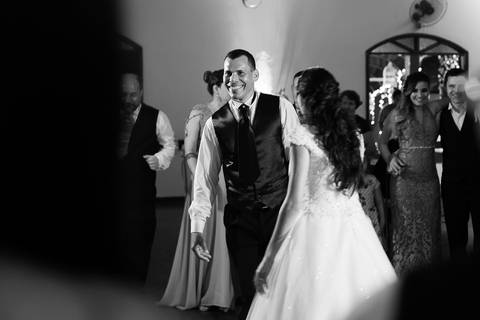 dança do casal luciana e sérgio no seu casamento no cassino da base aérea de santos'
