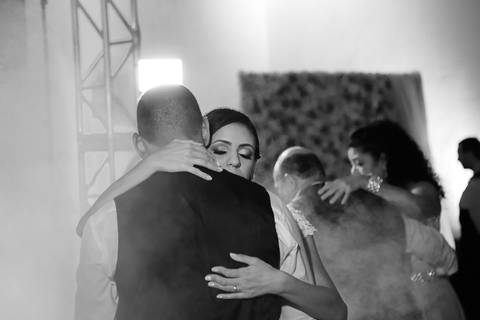 dança do casal luciana e sérgio no seu casamento no cassino da base aérea de santos'