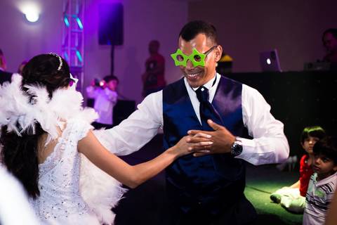 dança do casal luciana e sérgio no seu casamento no cassino da base aérea de santos'