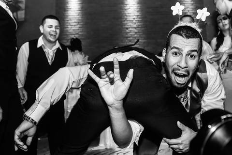 NOIVO MARLLON  DANÇANDO  NO DIA DO SEU CASAMENTO NO SALÃO ATMOPSHERA'