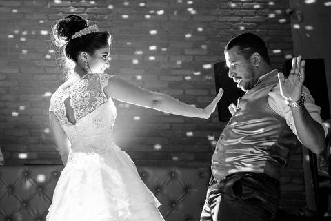 DANÇA DO CASAL MARLLON E THALITA NO DIA DO SEU CASAMENTO NO SALÃO ATMOPSHERA NO GUARUJÁ'