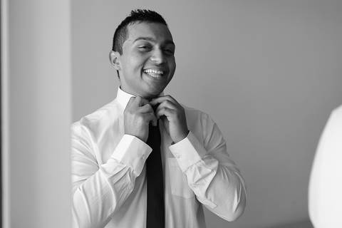 making of do noivo andré no dia do seu casamento ao ar livre no golf clube guarujá'