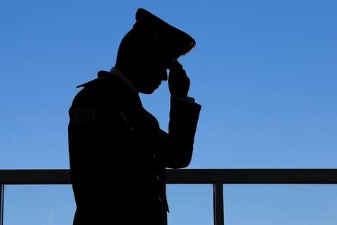 making of do noivo andré no dia do seu casamento ao ar livre no golf clube guarujá'