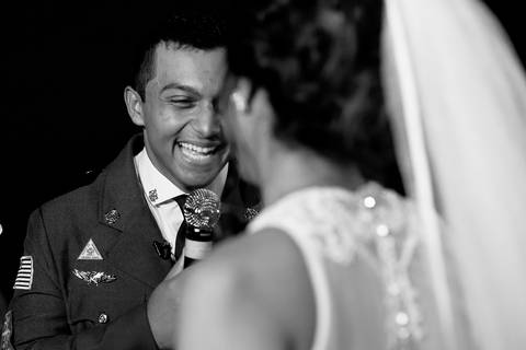 troca das alianças entre o casal karen e andré no golf clube guaruja/sp'