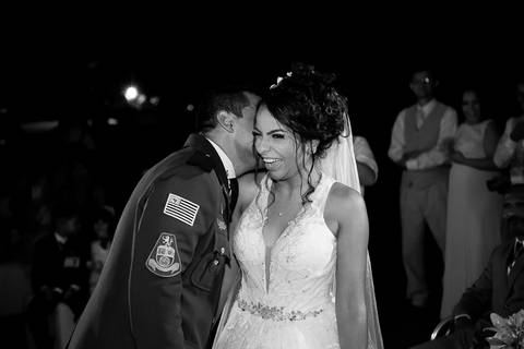 troca das alianças entre o casal karen e andré no golf clube guaruja/sp'