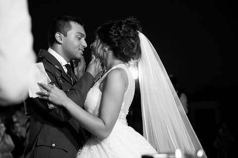 troca das alianças entre o casal karen e andré no golf clube guaruja/sp'