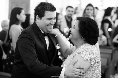 ENTRADA NOIVO LUIZ COM A MÃE NA IGREJA MATRIZ DO GUARUJÁ'